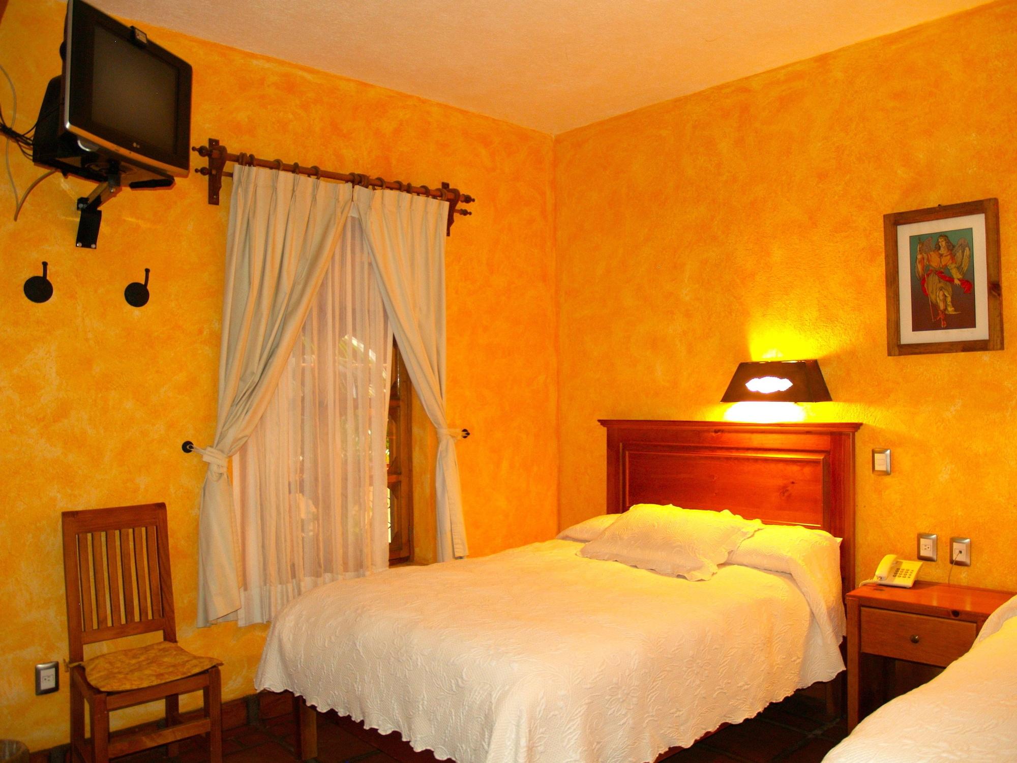 Hotel Refugio Del Angel Patzcuaro Exterior photo