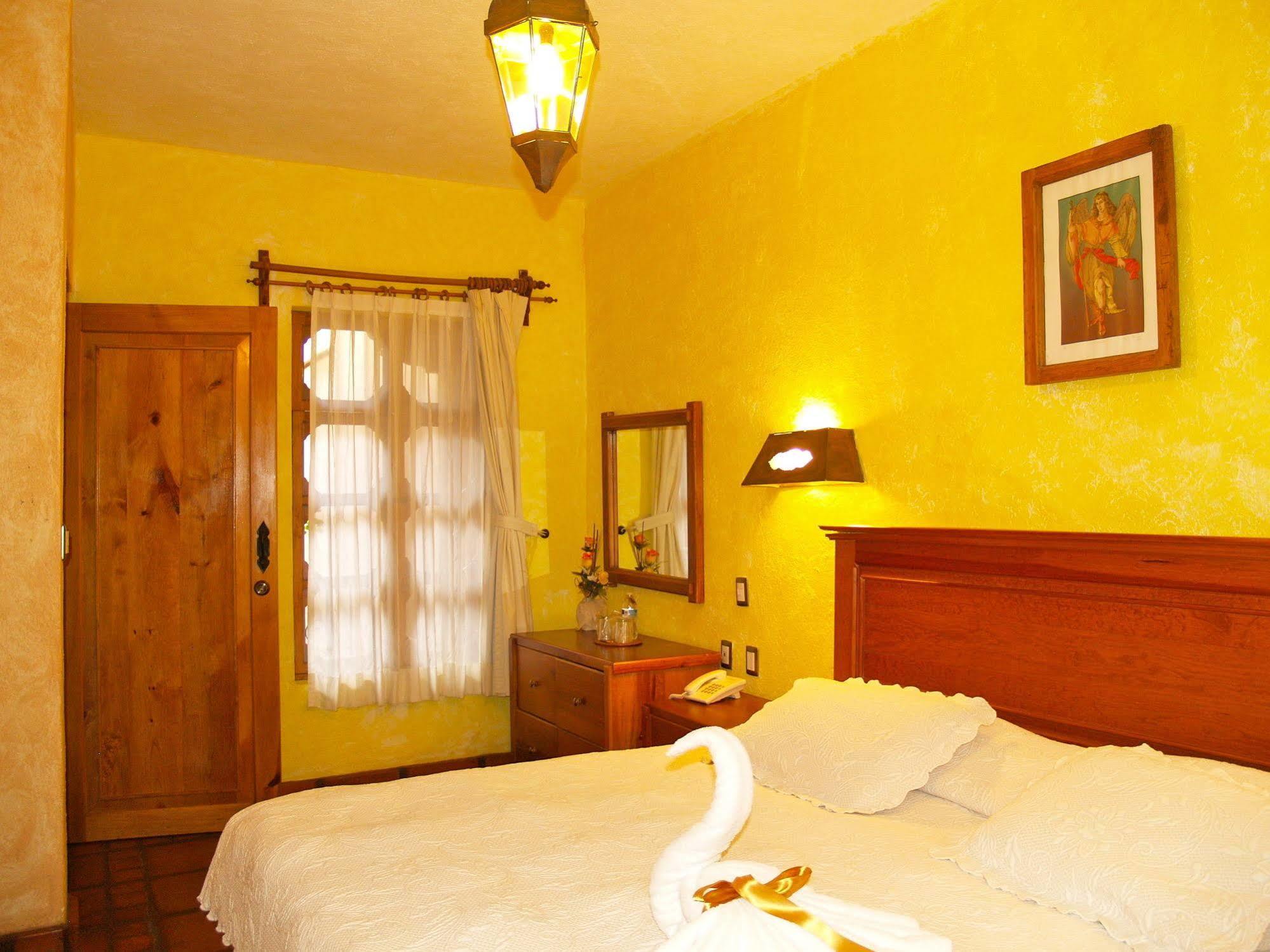 Hotel Refugio Del Angel Patzcuaro Exterior photo
