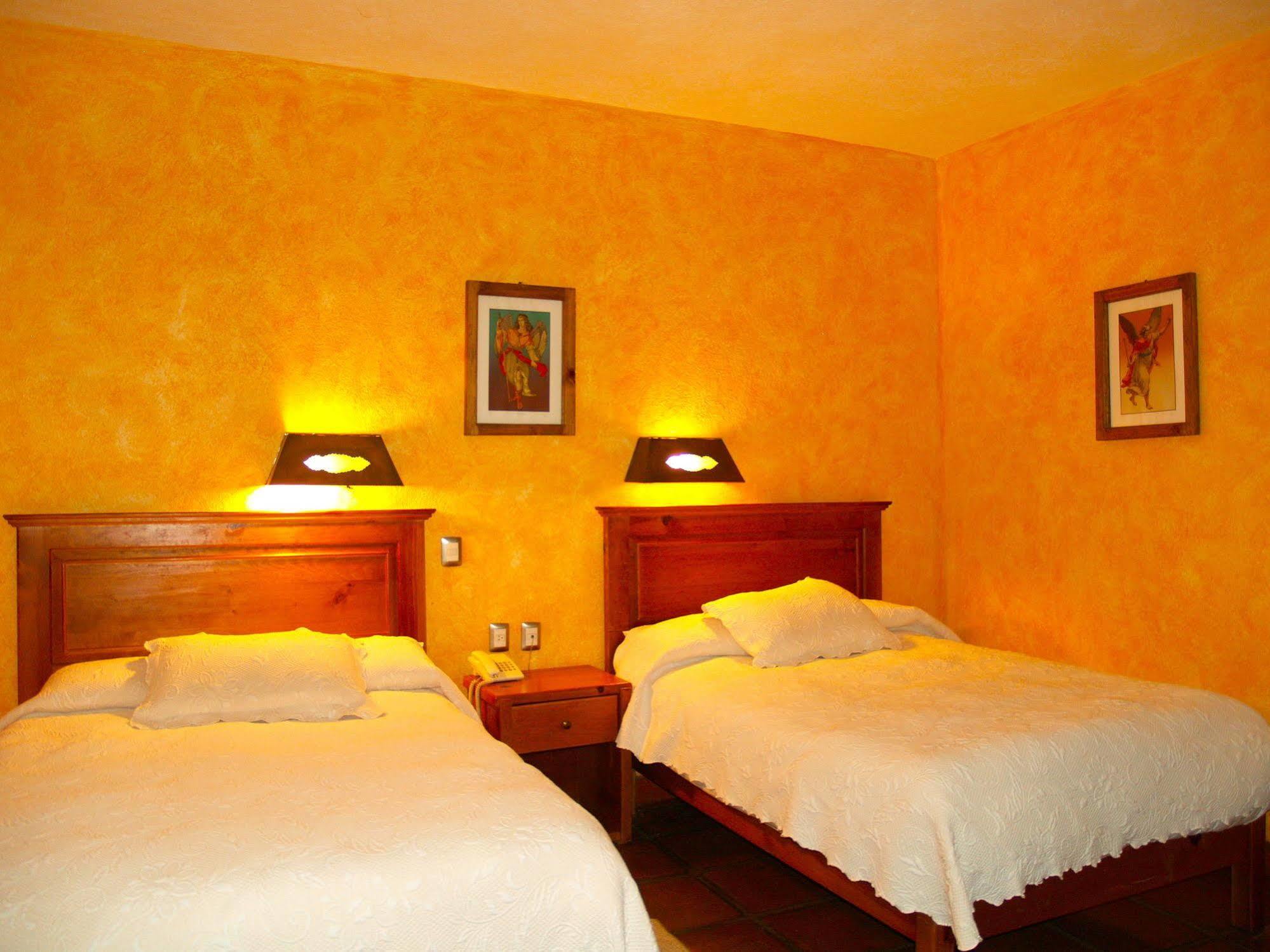 Hotel Refugio Del Angel Patzcuaro Exterior photo