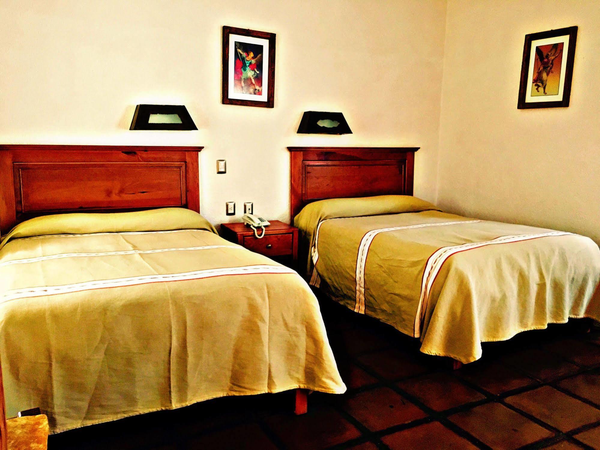 Hotel Refugio Del Angel Patzcuaro Exterior photo