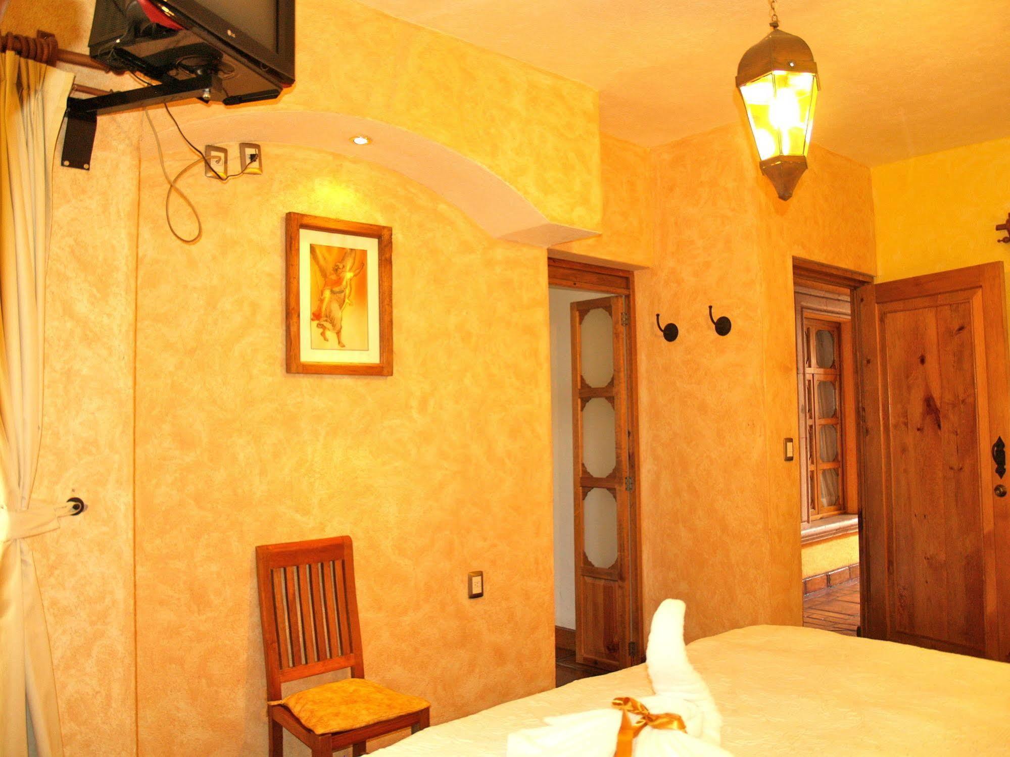 Hotel Refugio Del Angel Patzcuaro Exterior photo